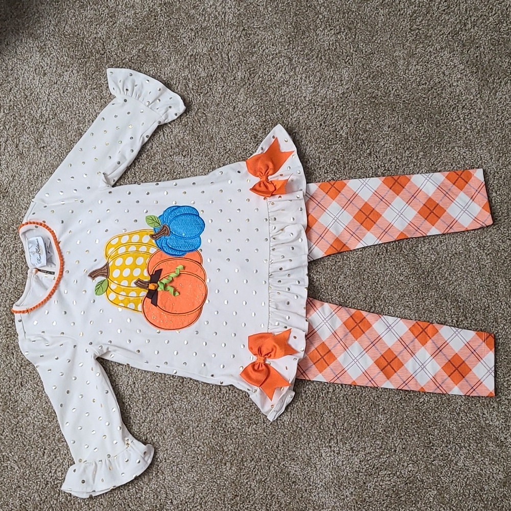 💥Rare Edition Little girl Gold foil dot Pumpkin Appliqued outfit. Size: 6